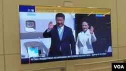 习近平夫妇5月8日抵达莫斯科时，俄罗斯电视台对此报道。