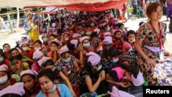 ၂၀၂၀ မတ်လလ ၂၆ ရက်နေ့က အလုပ်ရုံပိတ်သွားတာကြောင့် အလုပ်သမားများ ဆန္ဒပြစဉ်