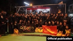 ဒေါင်းတို့မျိုးဆက်သံချပ်အဖွဲ့ (သတင်းဓါတ်ပုံ - ဒေါင်းတို့မျိုးဆက်သံချပ်အဖွဲ့)