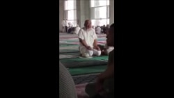 清真寺内静坐的回族人 清真寺内静坐的回族人