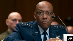 资料照片:美国参联会主席布朗上将在参议院出席听证会。(2024年5月8日)