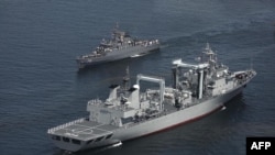 中国、俄罗斯和伊朗三国海军在伊朗恰巴哈尔港(Chabahar)附近海域举行“安全纽带-2025”联合军演。(2025年3月12日,照片来源:伊朗陆军办公室/法新社)