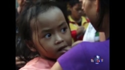 美军机向菲灾区空运救灾物资 美军机向菲灾区空运救灾物资