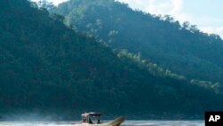 လ ျှပ်စစ်ထုတ်လုပ်ရေး စီမံကိန်းတွေကြောင့် သံလွင်မြစ်မှာ ညစ်ညမ်းမှု ဖြစ်လာမယ့် အရေး ဒေသခံတွေ စိုးရိမ်။ နိုဝင်ဘာ ၁၆ ရက် ၂၀၁၄။