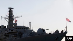 资料照:英国皇家海军护卫舰“蒙特罗斯号”停靠在塞浦路斯的利马索尔港。(2014年2月3日)