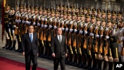 中国总理李克强2017年11月1日主持仪式欢迎俄罗斯总理梅德韦杰夫到访