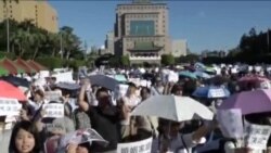 台湾同性恋婚姻支持和反对者争锋相对 台湾同性恋婚姻支持和反对者争锋相对