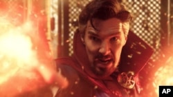 漫威电影《奇异博士:疯狂多元宇宙》海报(漫威影业授权美联社)