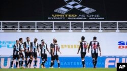 Newcastle United ဘောလုံးသမားများ