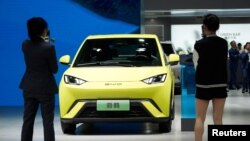 上海国际车展上据称为最便宜的比亚迪海鸥牌电动车。(2023年4月19日)