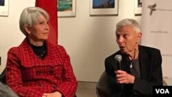 资料照:美国的中国问题学者、戴维森学院政治学教授雪丽(Shelley Rigger 左)和迈阿密大学政治学教授金德芳(June Teufel Dreyer 右)(2019年6月29日)