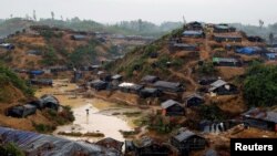 ဘင်္ဂလားဒေ့ရှ်နိုင်ငံက ရိုဟင်ဂျာဒုက္ခသည်စခန်းတခုမြင်ကွင်း။