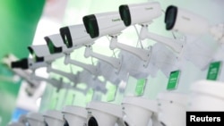 北京举行的2018中国公安展销会上展示的监控摄像头。(2018年10月23日)