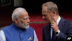 波兰总理唐纳德·图斯克(右)在华沙与到访的印度总理莫迪举行会谈。(2024年8月22日)