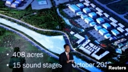 大连万达集团的高群耀在洛杉矶的一次商务活动上讲话。(2016年10月17日)