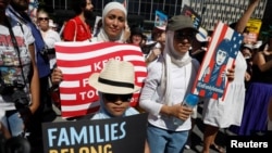纽约曼哈顿“家庭属于一起”的抗议人群(2018年6月30日路透社)