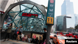 ဆိုးလ်မြို့က လူစည်ကားတဲ့ မြေအောက်ဘူတာရုံတခု