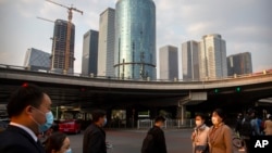 资料照:北京中央商业区街头