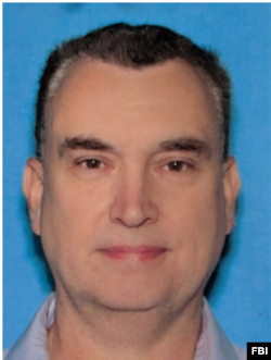 警方认定,57 岁的万斯·博尔特 (Vance Boelter) 是 2025年6月14 日枪击两名明尼苏达州议员及其配偶的嫌疑人。