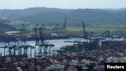 Pemandangan Pelabuhan Balboa terlihat setelah CK Hutchison Hong Kong setuju untuk menjual sahamnya di operator pelabuhan utama Terusan Panama kepada konsorsium yang didukung BlackRock Inc, Panama City, Panama, 4 Maret 2025.