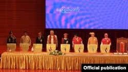 NCA အပစ်ရပ်အဖွဲ့ (၈)ဖွဲ့ လက်မှတ်ရေးထိုးစဉ်။