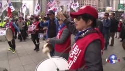 韩国人欢迎川普访问首尔 韩国人欢迎川普访问首尔