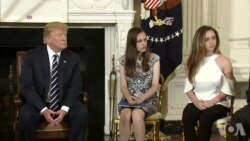 川普会晤校园枪击案生还者及遇难者亲友 讨论校园安全 川普会晤校园枪击案生还者及遇难者亲友 讨论校园安全