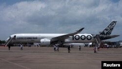 资料图片:2018年新加坡航展上的一架空中客车公司的参展客机。