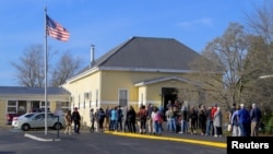 美国缅因州波特兰市民众在2024年总统选举中排队投票。(2024年11月5日)