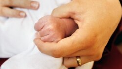 Hỏi đáp Y học: Ngón tay bóp cò bẩm sinh (Congenital trigger finger) Hỏi đáp Y học: Ngón tay bóp cò bẩm sinh (Congenital trigger finger)
