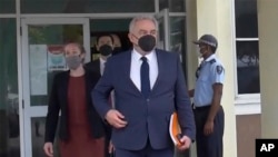 美国白宫印太政策协调员库尔特·坎贝尔(Kurt Campbell)2022年4月22日抵达所罗门群岛访问。(美联社)