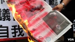 社民连到游行到《南华早报》分社抗议,并在门前烧毁该报章