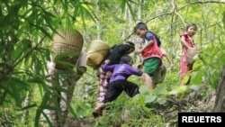 ကယားပြည်နယ်က စစ်ဘေးပုန်းရှောင်နေရသူများ (ဓာတ်ပုံ - Reuters) ( May 26, 2021)
