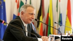 资料照:欧盟驻中国代表郁白在北京的一个记者会上讲话。