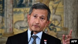 စင်္ကာပူ နိုင်ငံခြားရေးဝန်ကြီး Vivian Balakrishnan က ၁၄ ကြိမ်မြောက် ASEM နိုင်ငံခြားရေးဝန်ကြီးများအစည်းအဝေးတွင် မိန့်ခွန်းပြောကြားစဉ် (ဓာတ်ပုံ - OSCAR DEL POZO / AFP)