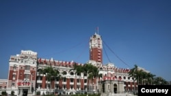 负责台湾总统府卫戍任务的宪兵遭中国渗透,涉嫌转售军中秘密文书资料给中国情报工作人员,台湾检方依据违反国安法等罪嫌起诉。(取自台湾总统府)