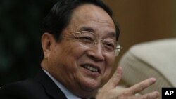 中共上海市委书记俞正声在中共十八大上海代表团会议上