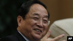 中共上海市委书记俞正声在中共十八大上海代表团会议上 (资料照片)