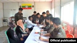 ရိုဟင်ဂျာ ဒုက္ခသည်ထဲက ပထမဦးဆုံး မြန်မာဘက်ကို ပြန်သည့် အသုတ် (ဓါတ်ပုံ-MOI Government News)
