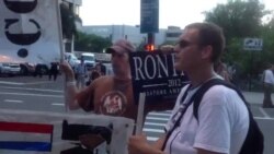 抗议民众在共和党大会外表达不满 