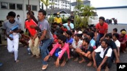 မြန်မာနှင့် ဘင်္ဂလားဒေ့ရှ်နိုင်ငံမှ တရားမဝင် ဝင်ရောက်လာသူများကို မလေးရှားတွင် ဖမ်းမိစဉ် (မေလ ၁၁ ရက် ၂၀၁၅)