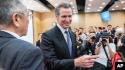 资料照片:2023年10月23日加州州长加文·纽森(Gavin Newsom)在香港大学参加炉边谈话