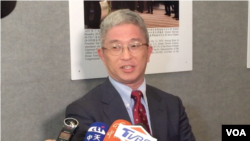 台湾外交部次长徐斯俭2019年10月21日在美国首都华盛顿接受记者访问(美国之音许宁拍摄)