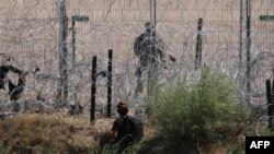 Một người tị nạn tìm cách vào Mỹ từ Ciudad Juárez, bang Chihuahua, Mexico, ngày 5/6/2024.