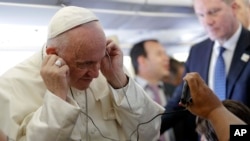 教宗方济各在前往波哥大的飞行途中 (2017年9有6日)