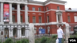 2014年春季在莫斯科市中心举办了朝鲜与苏联友谊历史图片展,纪念金日成1949首次访苏65周年和1984年访问苏联。展览主办者包括俄共和其他左翼势力。当时的俄罗斯驻朝鲜大使吉莫宁(现为驻韩国大使)和朝鲜高级官员参加了展览开幕式。(美国之音白桦拍摄)