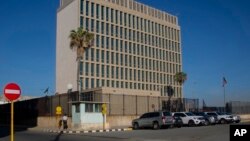 资料照片:2023年1月4日看到的美国驻古巴哈瓦那大使馆。2025年1月10日发布的一份报告称,美国情报机构普遍认为,美国的对手与所谓的哈瓦那综合症疾病无关。