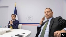 资料照片:埃马纽埃尔·博纳(右)在同法国总统马克龙一起参加七国集团首脑会议。