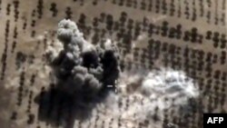 2015年10月15日,俄罗斯空军对据信是叙利亚境内的伊斯兰国的一个目标进行空袭。美国国防部网站的资料照片。