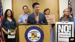 美国夏威夷州的州司法部长金士敬就川普的旅行限令发表讲话